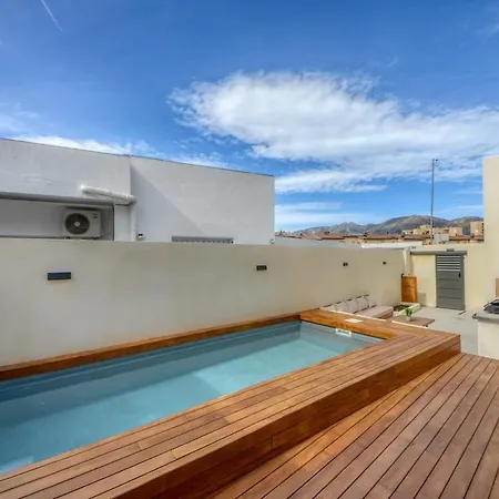 Espectacular En Santa Margarita Holiday home Roses